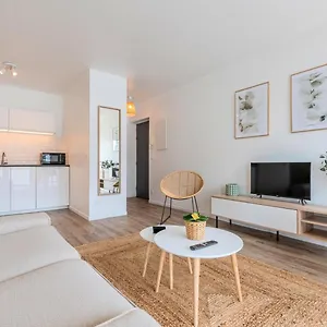 Europe/flandres Stations With Balcony! Lille